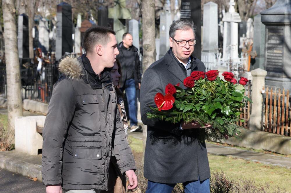 Aleksandar Vučić, pomen Kseniji Vučić, Novo Groblje