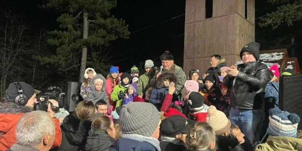 Božić Bata stigao u Jablanicu! Ovako izleda doček Srpske Nove godine na selu! (FOTO)