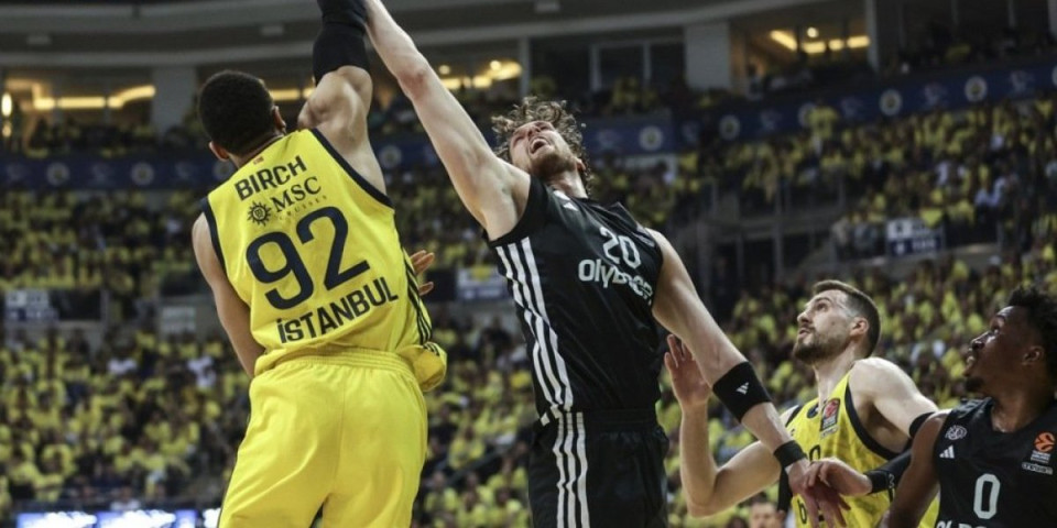 Turci poveli u plej-ofu Evrolige! Fenerbahče preživeo Pariz, očajna partija Gudurića