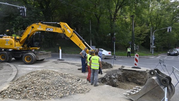 РАДОВИ У ДРАЈЗЕРОВОЈ ДО АВГУСТА: Рок за завршетак саобраћајнице на Савском венцу додатно одложен РАДОВИ У ДРАЈЗЕРОВОЈ ДО АВГУСТА: Рок за завршетак саобраћајнице на Савском венцу додатно одложен