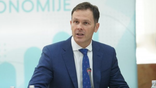 МАЛИ ОДГОВОРИО НИКЕЗИЋУ: Мени је мучно да се вербално надмудрујем са човеком који не зна баш ништа о управљању јавним финансијама (ФОТО) МАЛИ ОДГОВОРИО НИКЕЗИЋУ: Мени је мучно да се вербално надмудрујем са човеком који не зна баш ништа о управљању јавним финансијама (ФОТО)