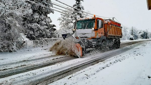 СНЕГ ЗАВЕЈАО СРБИЈУ, ПАЛО ДО 50 ЦМ: Eво шта нас очекује ове суботе СНЕГ ЗАВЕЈАО СРБИЈУ, ПАЛО ДО 50 ЦМ: Eво шта нас очекује ове суботе