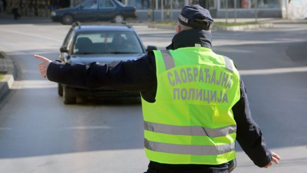 ВОЗАЧИ, СПРЕМИТЕ СЕ: Почела ригорозна контрола саобраћаја за празнике - ових пет ствари ће се посебно санкционисати ВОЗАЧИ, СПРЕМИТЕ СЕ: Почела ригорозна контрола саобраћаја за празнике - ових пет ствари ће се посебно санкционисати