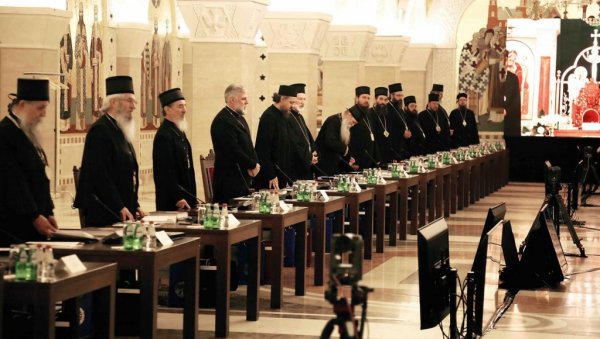 ЦРКВА ДОБИЈА ЈОШ ДВОЈИЦУ ВЛАДИКА? У крипти храма на Врачару почео радни део заседања Сабора СПЦ