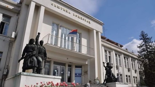 ЗА ЂУРЂЕВДАН У ОПШТИНИ ВОЖДОВАЦ: Председница разговара са суграђанима ЗА ЂУРЂЕВДАН У ОПШТИНИ ВОЖДОВАЦ: Председница разговара са суграђанима