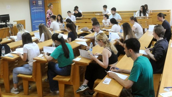 ПРВИ ИНДЕКСИ У СЕПТЕМБРУ? Чека се одлука Владе о местима на буџету и календар уписа