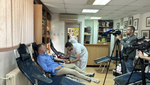 ВЕЛИКА АКЦИЈА ДАВАЛАШТВА КРВИ: Трансфузиолошки аутобуси паркирани широм Београда и периферних општина ВЕЛИКА АКЦИЈА ДАВАЛАШТВА КРВИ: Трансфузиолошки аутобуси паркирани широм Београда и периферних општина