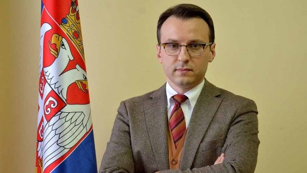 УПРАВО САМ НА ПУТУ ЗА БРИСЕЛ Огласио се Петковић: Пропао још један Бисљимијев покушај да опет нападне Београд УПРАВО САМ НА ПУТУ ЗА БРИСЕЛ Огласио се Петковић: Пропао још један Бисљимијев покушај да опет нападне Београд