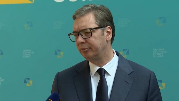 ОПЕТ САМ ЈЕДИНИ КОЈИ НИЈЕ ПРИХВАТИО ДЕКЛАРАЦИЈУ: Вучић из Одесе: Поносан сам на политику Србије, на нашу независност (ВИДЕО)
