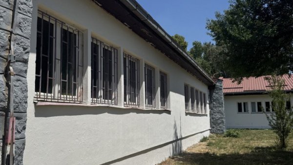 НОВА ОГРАДА И ОКРЕЧЕНА ФАСАДА: Уређена основна школа на Лединама