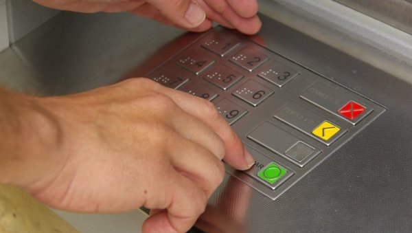 МАЛО КО ОВО ЗНА: Сваки банкомат има тајно дугме које вас одмах штити од крађе