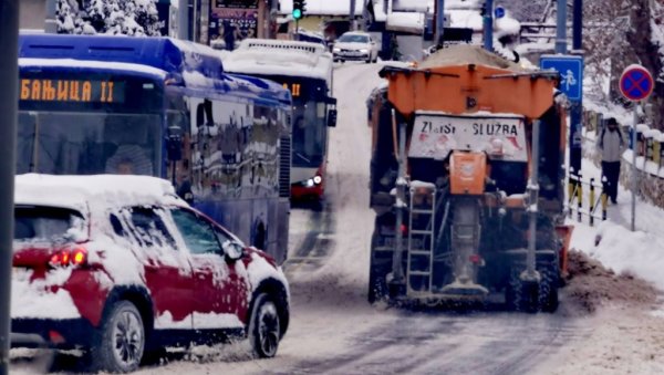 ИЗМЕЊЕНО ВИШЕ ЛИНИЈА ГРАДСКОГ ПРЕВОЗА ЗБОГ ПОЛЕДИЦЕ: Скоро 15 линија у Београду не иде редовном трасом