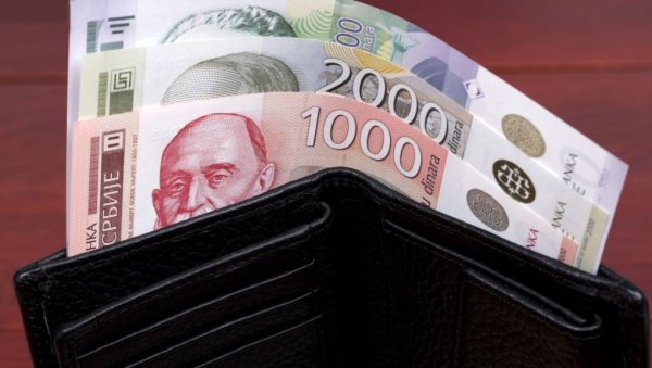 ВУЧИЋ НАЈАВИО НОВО ПОВЕЋАЊЕ ПЕНЗИЈА: Од овог месеца више новца за најстарије грађане