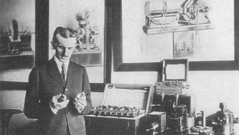 ОРЕОЛ НАУЧНИЧКЕ СЛАВЕ ОРОШЕН СУЗОМ ПРЕДАКА: После повратка из Европе, Никола Тесла постаје најпопуларнија личност у Америци