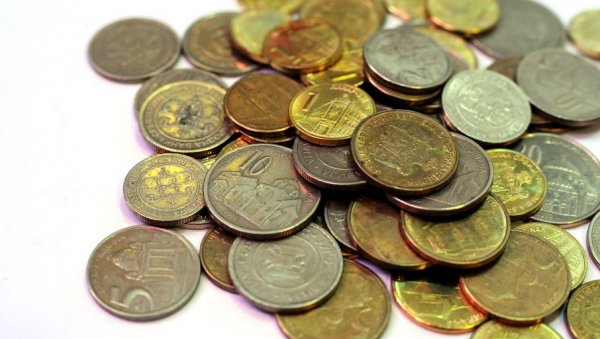 ИМАТЕ ВЕЛИКУ КОЛИЧИНУ СИТНИГ НОВЦА У КУЋИ? Метални новац мало вреди, али зато пуно кошта - Ево шта треба да урадите са њим