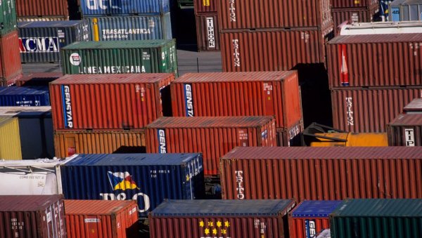 ОБУСТАВЉЕНА ИСПОРУКА ЂУБРИВА ИЗ ЗАЛИВА: Ево како ће овај застој утицати на приносе ове године