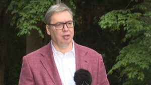 <div>“NEKIMA SE UČINILO DA MOGU DA NAS UCENjUJU” Vučić o NIS-u: Čekamo naredne dane i tada ćemo doneti odluku, nadam se kompromisu</div>