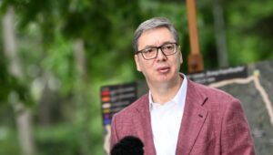 <div>“PRE BIH SE UBIO NEGO ŠTO BIH TO DOZVOLIO” Vučić o NIS-u i ponudi od 2 milijarde: Završite posao do 22, ako ne možete doviđenja</div>