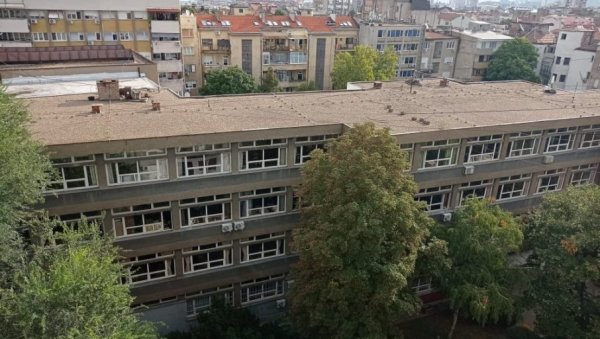 ЂАЦИМА НЕМА КО ДА КУВА: Од 166 основних школа у Београду, само у 12 се припремају оброци